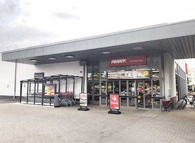Sie sehen den Eingang vom Penny Markt Kamp – Lintfort Moerser Str. 51-59