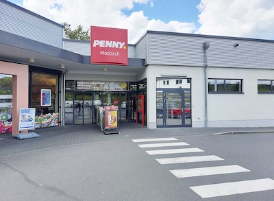 Sie sehen den Eingang vom Penny Markt in Mosbach, Pfalzgraf-Otto-Str. 95