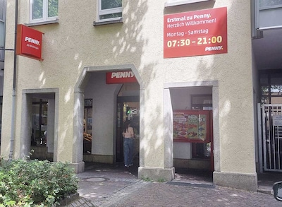 Sie sehen den Eingang vom Penny Markt in Heilbronn/Boeckingen, Schuchmannstr. 4