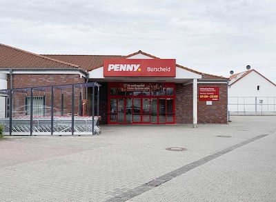 sie sehen den Eingang vom Penny Markt in Burscheid Hauptstr. 120-122