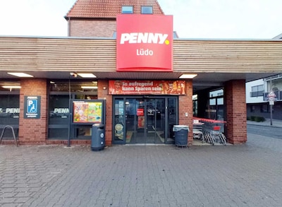 Sie sehen den Eingang vom Penny Markt in Dortmund - Lütgendortmund, Luetgendortmunder Str. 144
