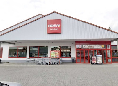 Sie sehen den Eingang vom Penny Markt Schwalmtal – Waldniel Bahnhofstrasse 25