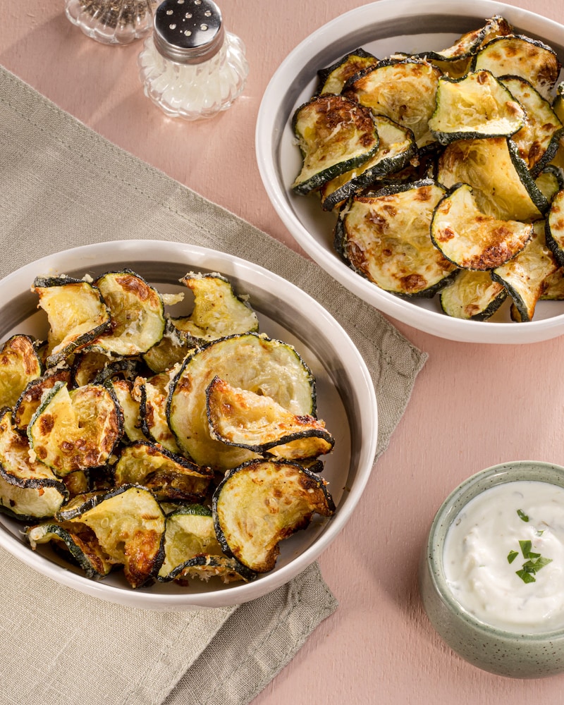 Dieses Bild zeigt die fertigen Zucchini Chips.