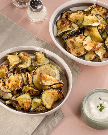 Dieses Bild zeigt die fertigen Zucchini Chips.