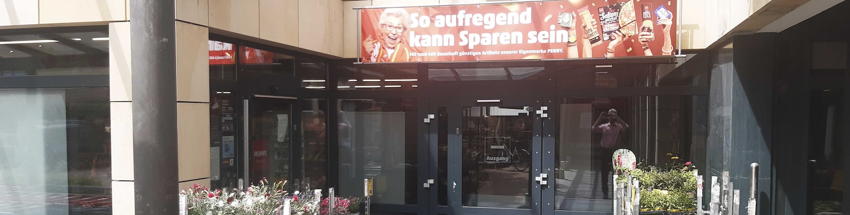 Sie sehen den Eingang vom Penny Markt in Braunschweig/Stoeckheim, Siekgraben 54,56