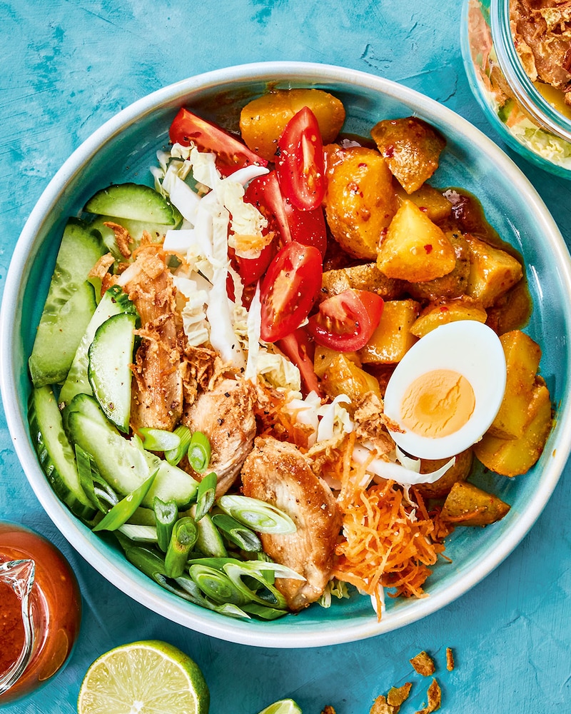 Indonesischer Gado-Gado-Salat mit Hähnchen