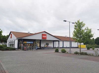 Sie sehen den Eingang vom Penny Markt in Seligenstadt Willi-Brehm-Str. 1