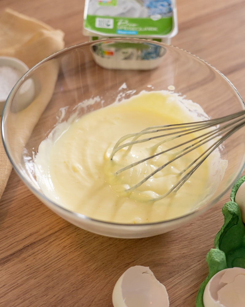 Dänische Aertensuppe mit gebratenen Pilzen und Haferbrötchen