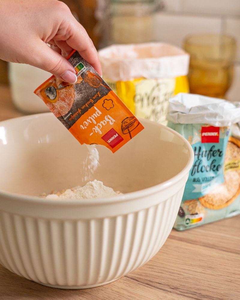 Dänische Aertensuppe mit gebratenen Pilzen und Haferbrötchen