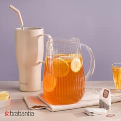 Das Bild zeigt den fertigen Zitronen-Eistee.