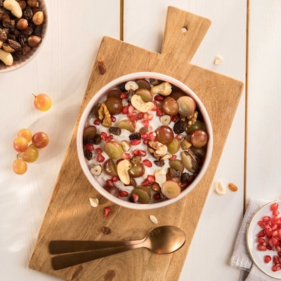 Dieses Bild zeigt unsere Frühstücks-Bowl mit Dinkelflocken.