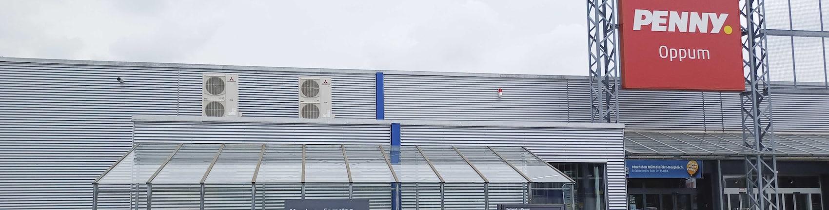 Sie sehen den Eingang vom Penny Markt Krefeld – Oppum Hafelsstr. 239