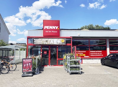 Sie sehen den Eingang vom Penny Markt in Altenstadt, Auf Der Mauer 2-4