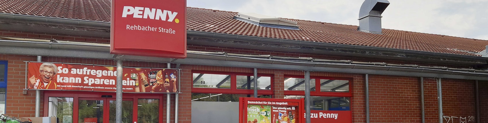 Sie sehen den Eingang vom Penny Markt in Leipzig, Rehbacher Str. 7