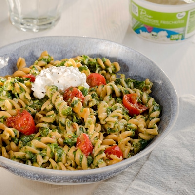 Auf diesem Bild siehst du unsere Kichererbsenpasta mit Spinatsoße.