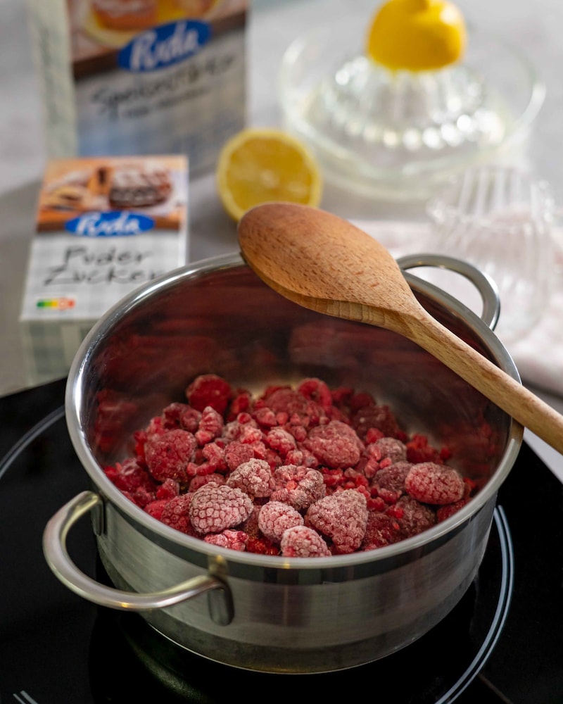 Diese Bild zeigt die Himbeeren im Topf.