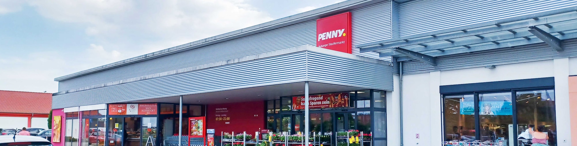 Sie sehen den Eingang vom Penny Markt in Mutlangen, In der Breite 7