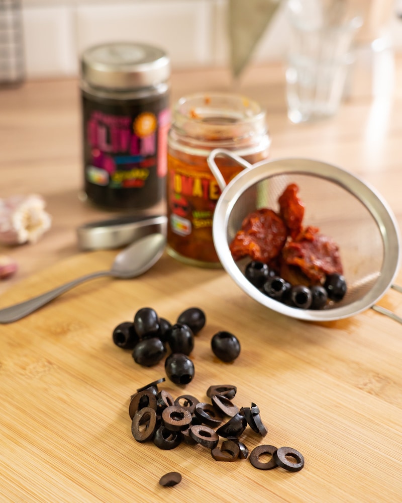 Mediterrane Tomatenbutter mit Oliven