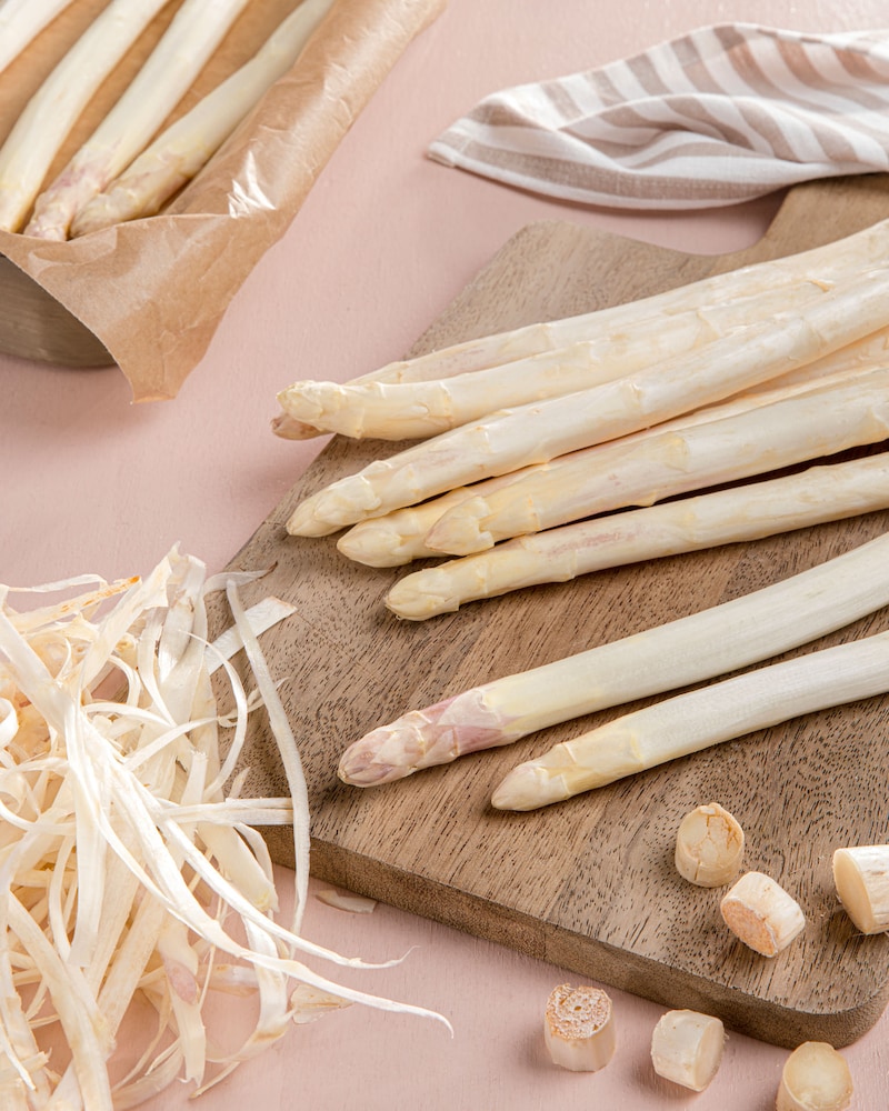 Dieses Bild zeigt den geschälten Spargel.