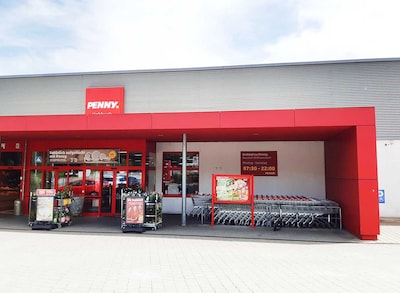 sie sehen den Eingang vom Penny Markt in Reutlingen/Hohbuch Pestalozzistr. 5