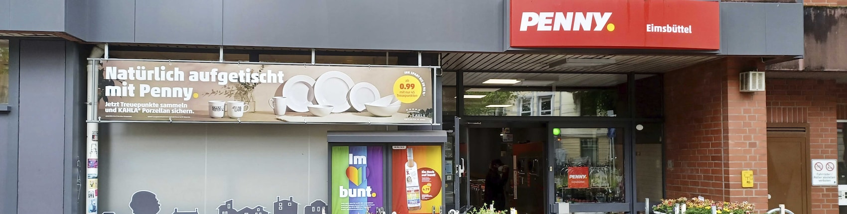 Sie sehen den Eingang vom Penny Markt in Hamburg/Eimsbuettel, Langenfelder Damm 29-31