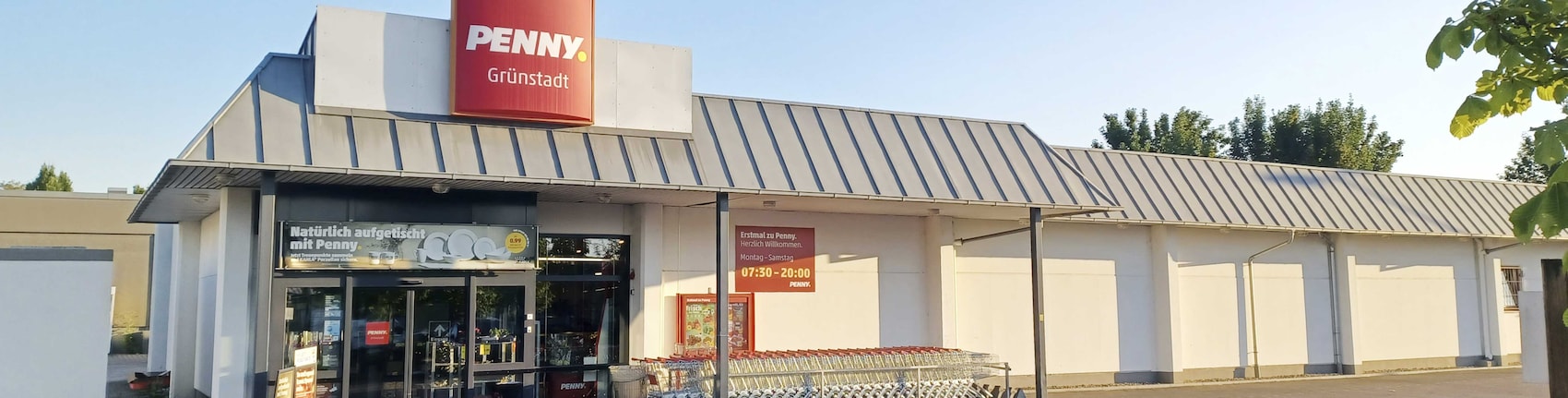 Sie sehen den Eingang vom Penny Markt in Gruenstadt, Kirchheimer Str. 70