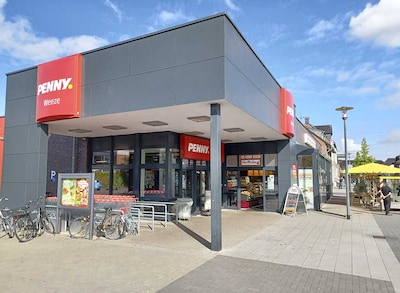 Sie sehen den Eingang vom Penny Markt Weeze Kevelaerer Str. 30-32