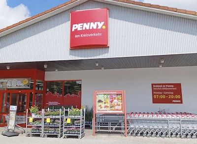 Sie sehen den Eingang vom Penny Markt in Niederreisbach, Am Kreisverkehr 3