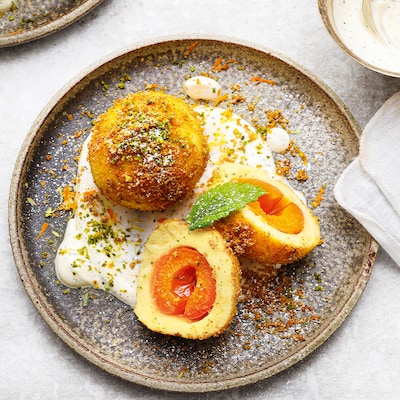 Diese Bild zeigt die fertigen Marillenknödel.