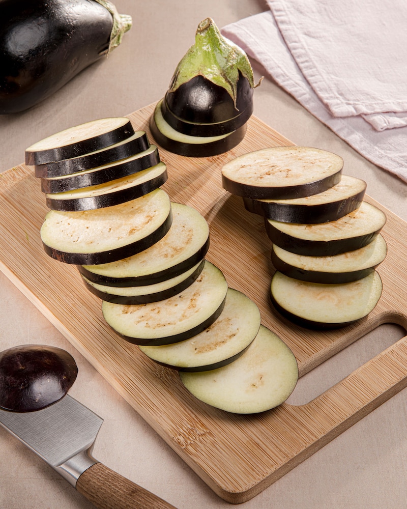 Dieses Bild zeigt die geschnittene Aubergine.