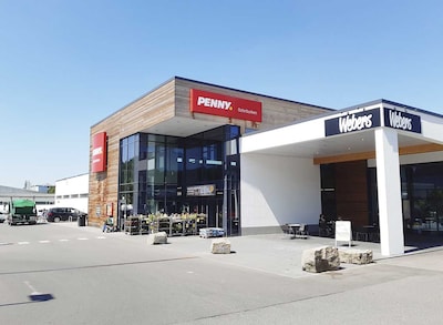 Sie sehen den Eingang vom Penny Markt in Osterburken Professor-Schuhmacher-Str. 2/10