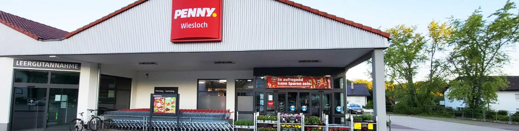 Sie sehen den Eingang vom Penny Markt in Wiesloch Schlossstr. 55