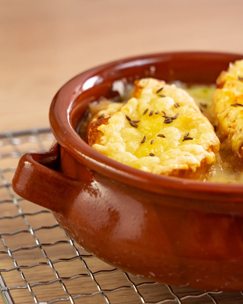 Dieses Bild zeigt die fertige Zwiebelsuppe.