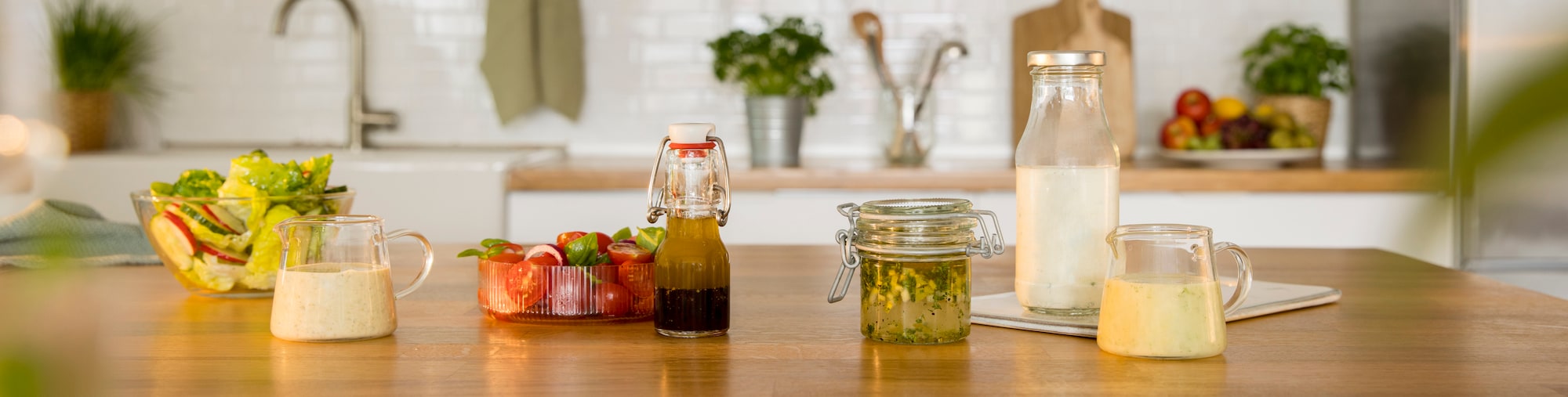 Verschiedene Salatdressings