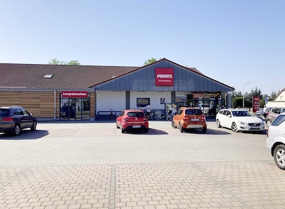 Sie sehen den Eingang vom Penny Markt in Schönebeck, Welsleber Str. 47a