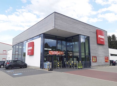 Sie sehen den Eingang vom Penny Markt in Keltern, Industriestr. 2