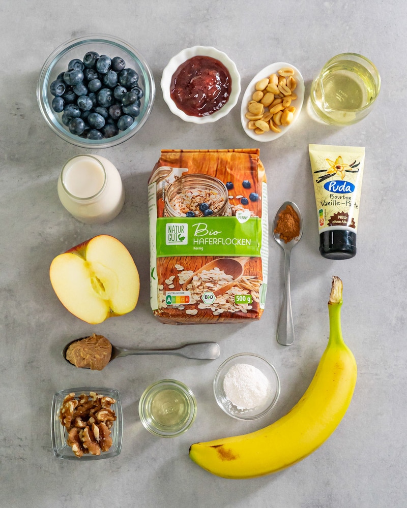 Dieses Bild zeigt die Zutaten für das Baked Oatmeal.