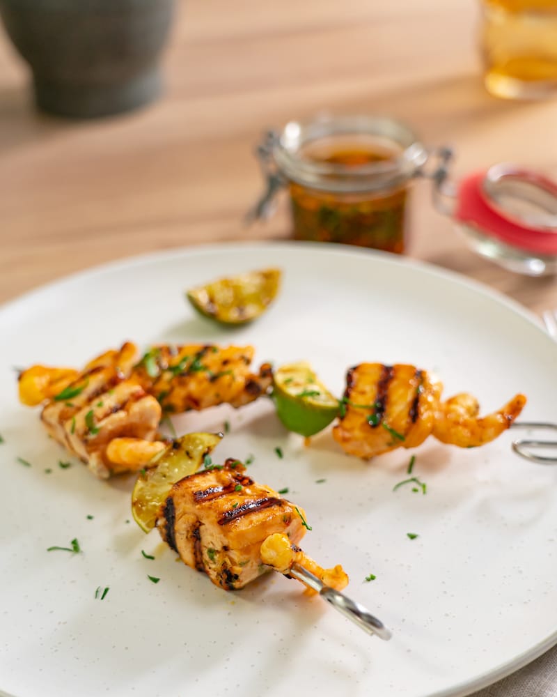 Frutti-di-Mare-Spiesse mit Garnelen und Lachsfilet