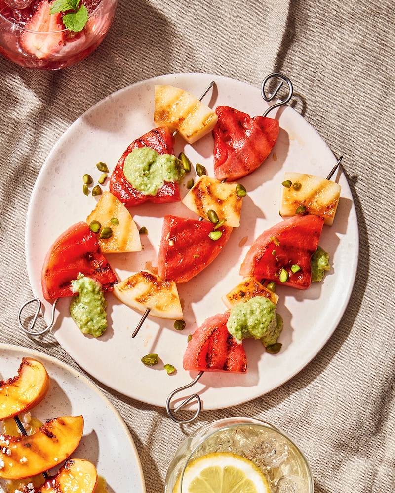 Rot-Weisse-Melonenspiesse mit süßem Pesto