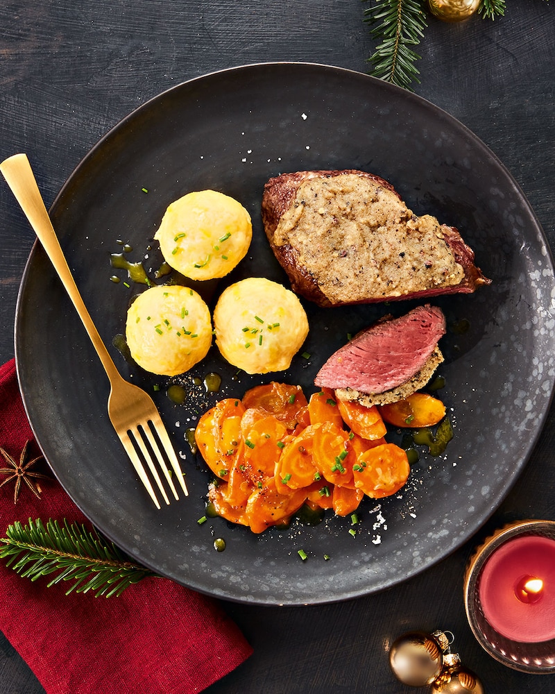 Dieses Bild zeigt das fertige Rindersteak mit Käse-Pfeffer-Kruste.