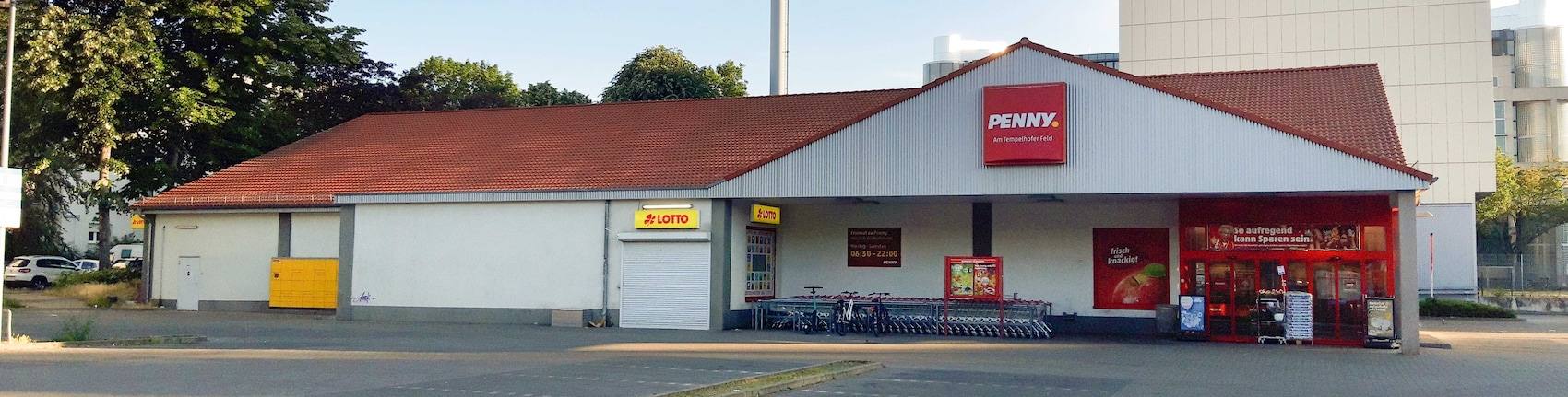 Sie sehen den Eingang vom Penny Markt in Berlin/Tempelhof Tempelhofer Damm 24-30