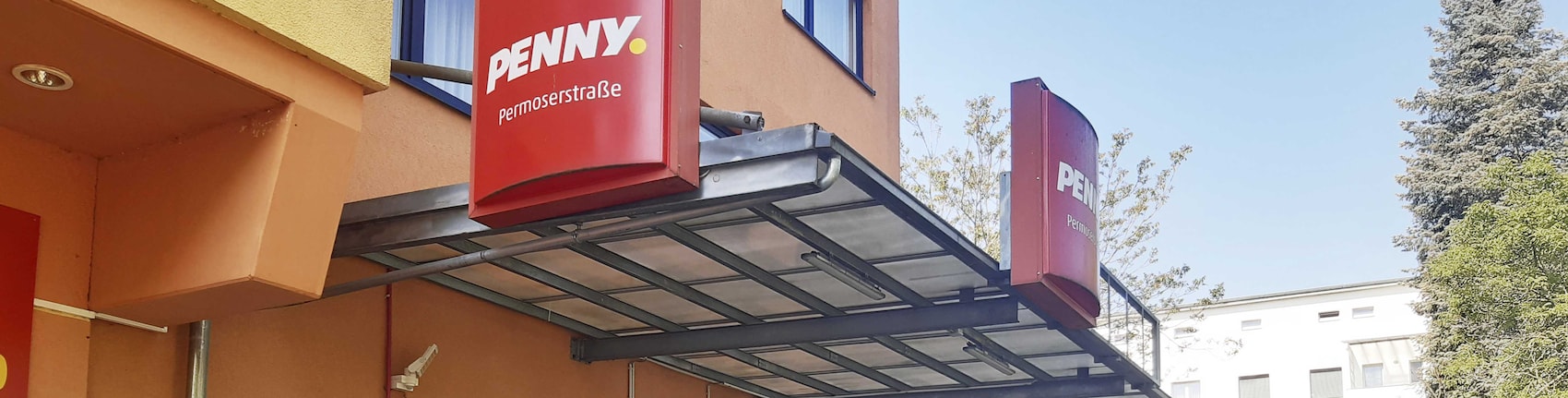Sie sehen den Eingang vom Penny Markt in Leipzig/Sellerhausen-Stuenz, Permoserstraße 50
