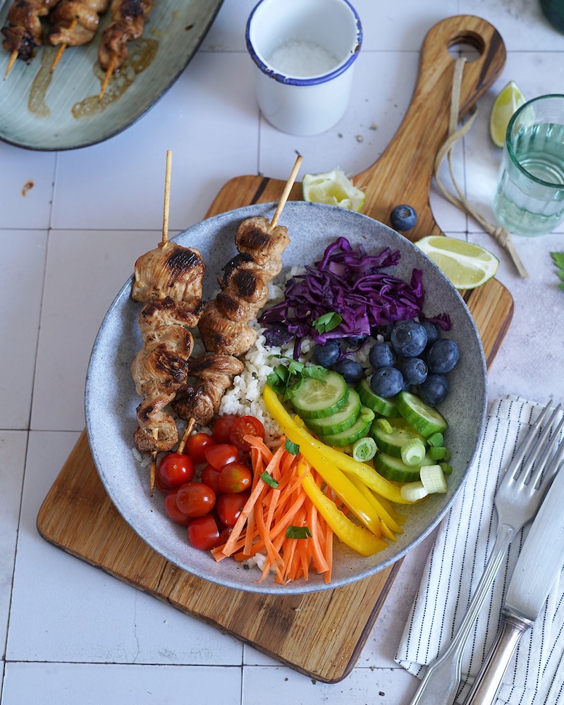 Dieses Bild zeigt unsere Pride Bowl mit Hähnchen.