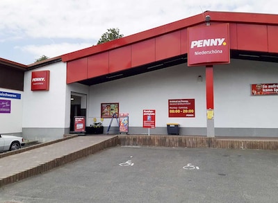 Sie sehen den Eingang vom Penny Markt in Halsbrücke / OT Niederschöna Untere Dorfstr. 21B