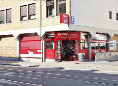 Sie sehen den Eingang vom Penny Markt in Heidelberg/Handschuhsheim, Dossenheimer Landstr. 40