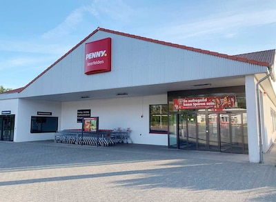 Sie sehen den Eingang vom Penny Markt in Oberzent-Beerfelden Mümlingtalstr. 56D