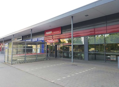 Sie sehen den Eingang vom Penny Markt in Luebbecke, Gehlenbecker Str. 2 B