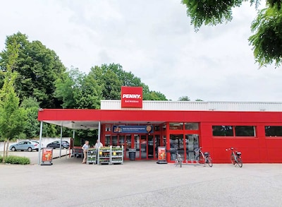 Sie sehen den Eingang vom Penny Markt in Bad Waldsee Steinstr. 1