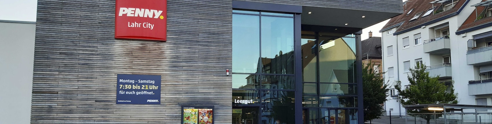 Sie sehen den Eingang vom Penny Markt in Lahr (Schwarzwald), Friedhofstr. 7