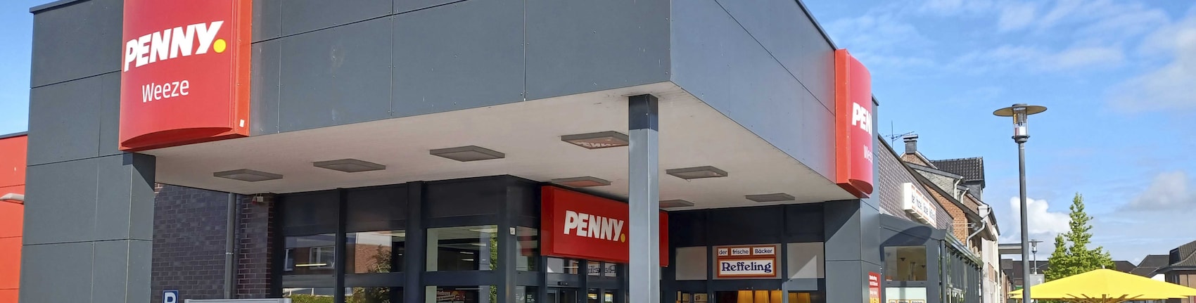 Sie sehen den Eingang vom Penny Markt Weeze Kevelaerer Str. 30-32